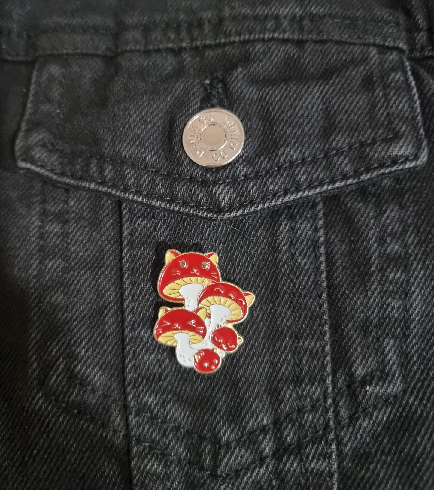 Red Catshroom Pin Badge