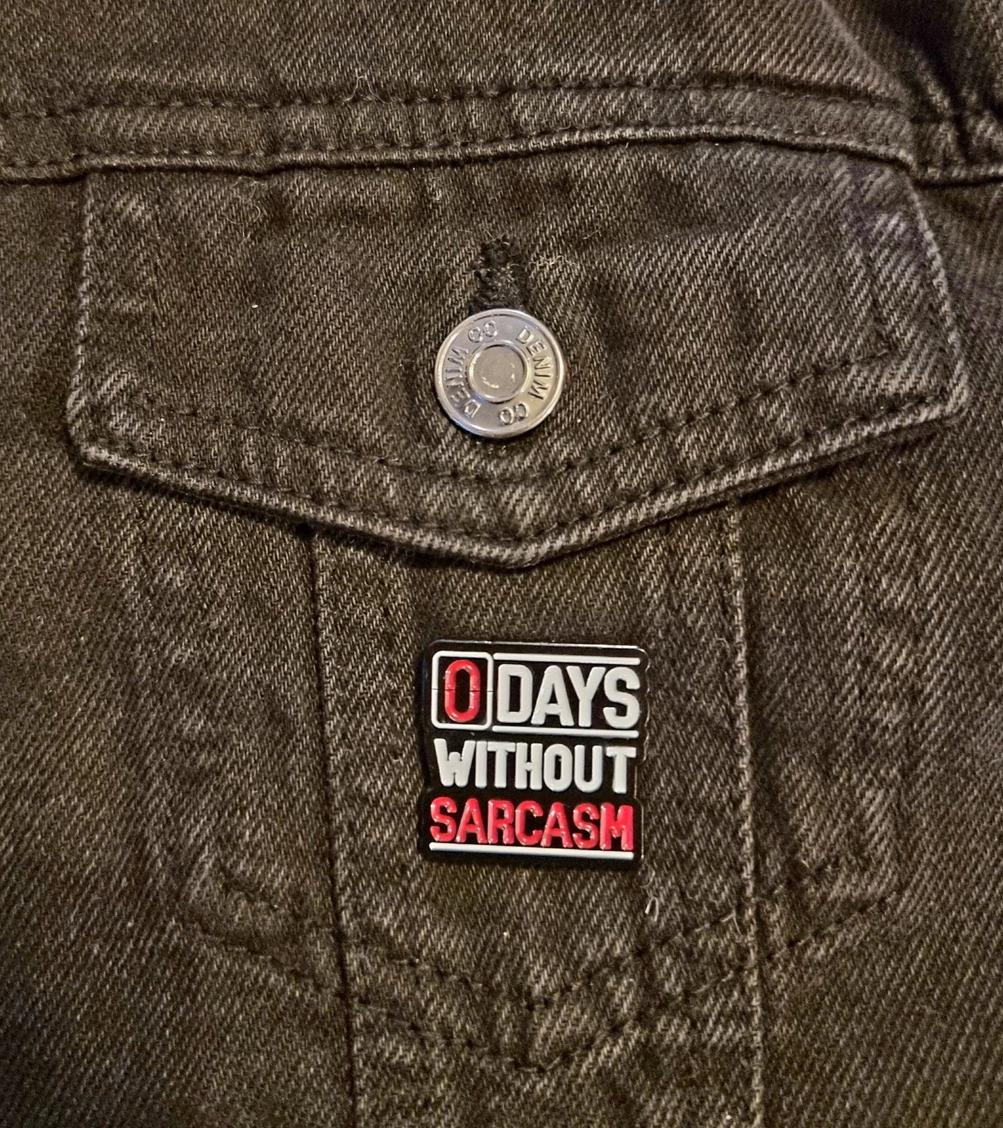 0 Days Without Sarcasm Pin Badge