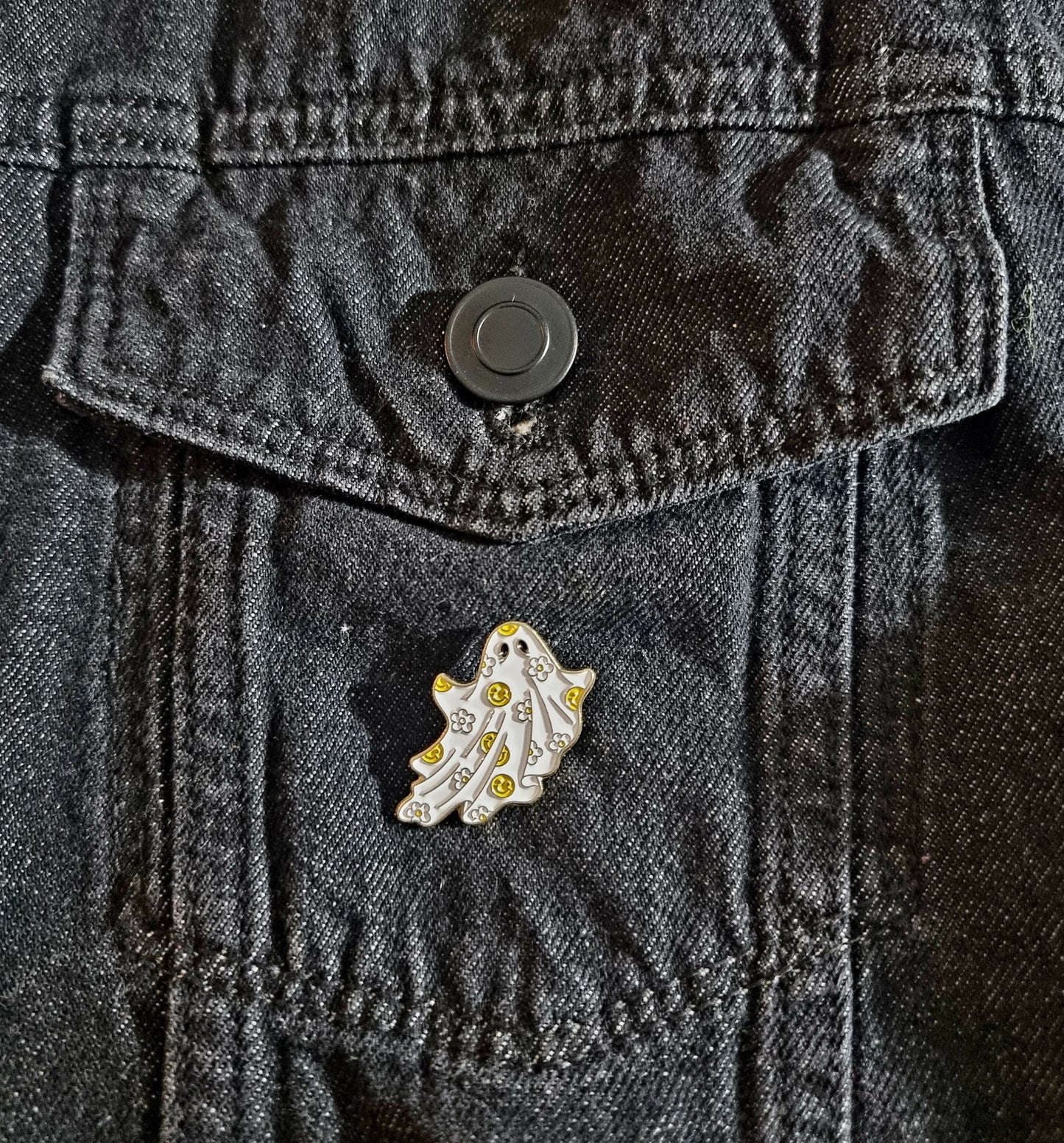 Smiley Ghost Pin Badge