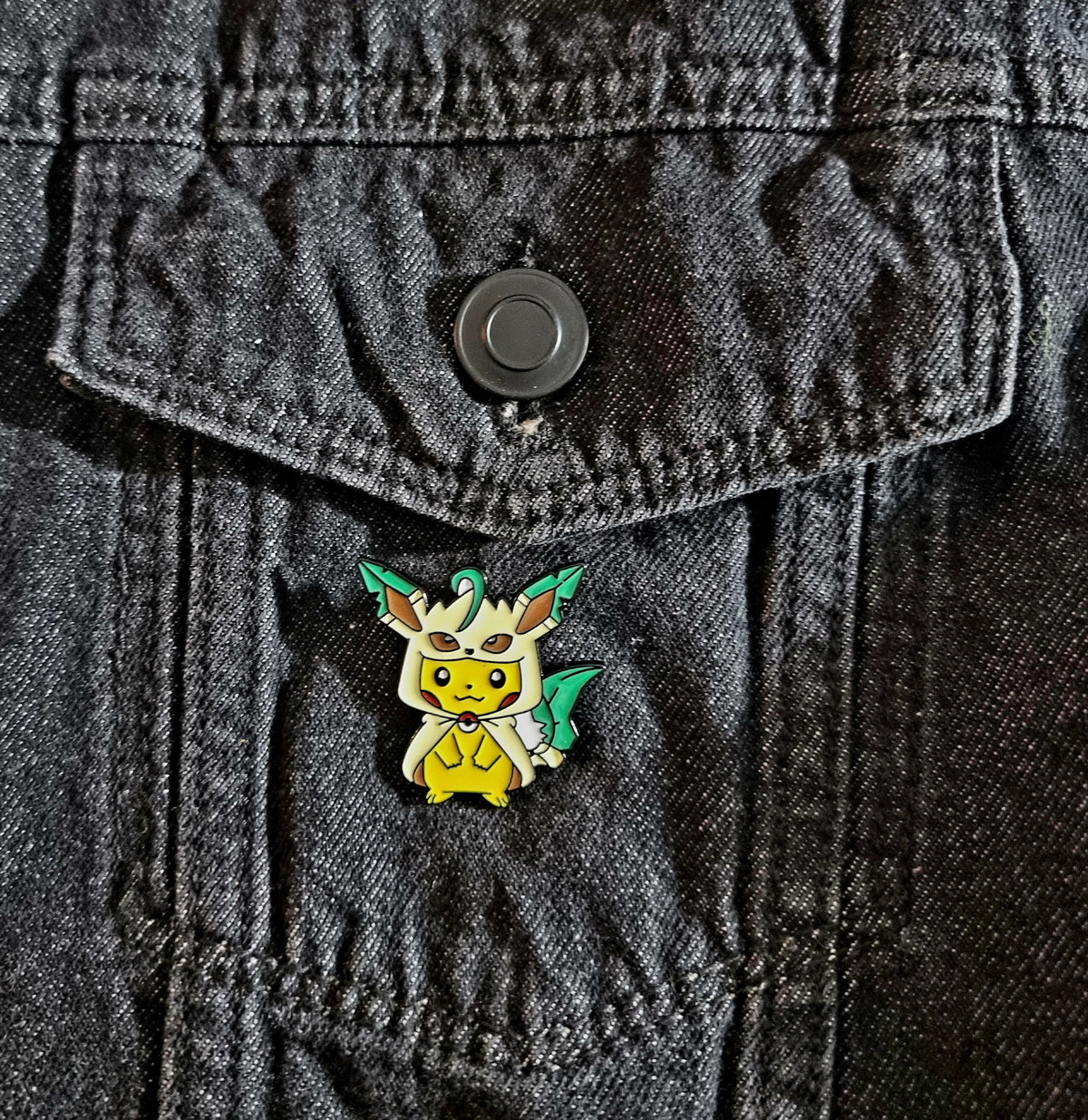 Pikachu Leafeon Pin Badge