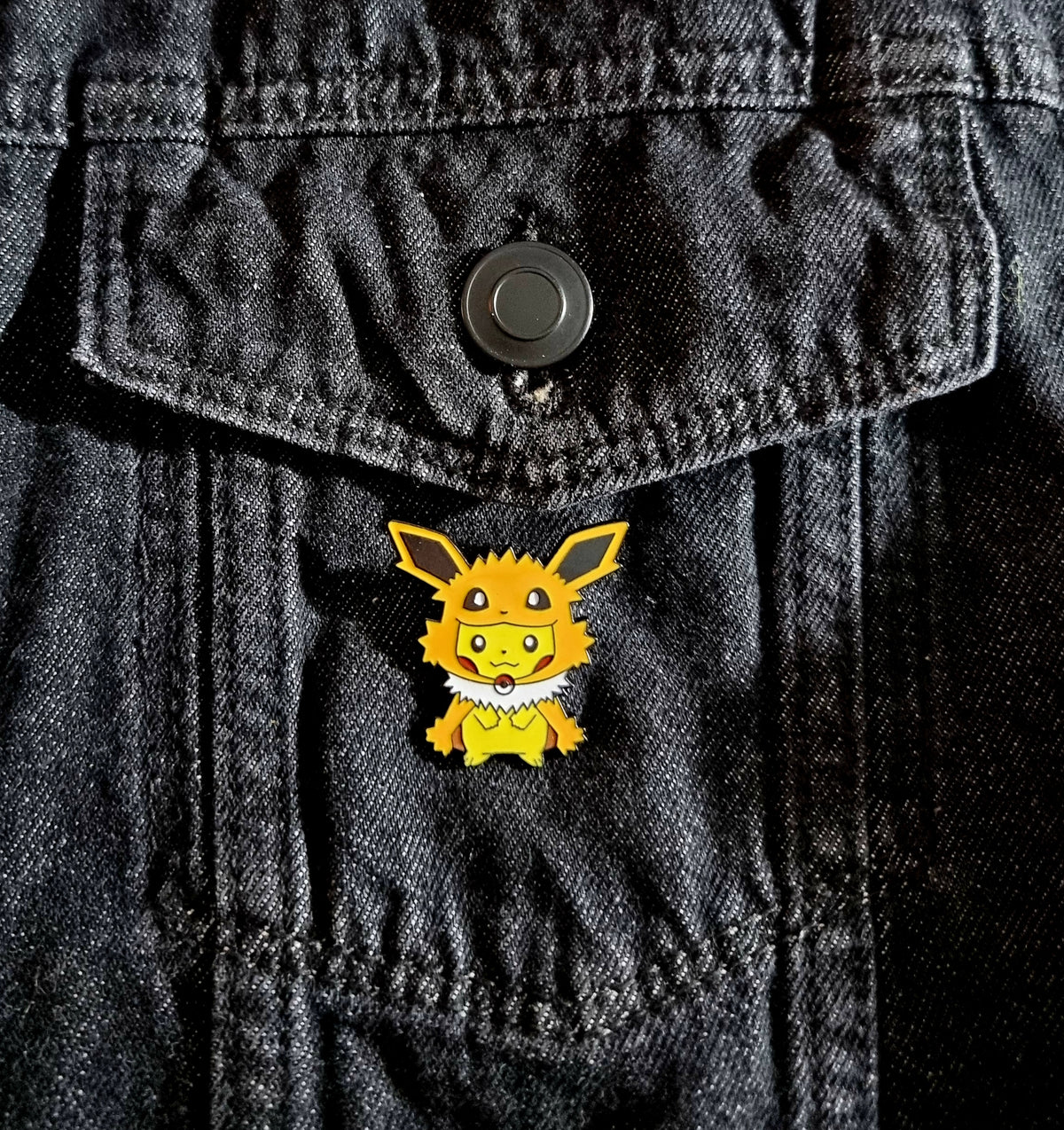 Pikachu Jolteon Pin Badge