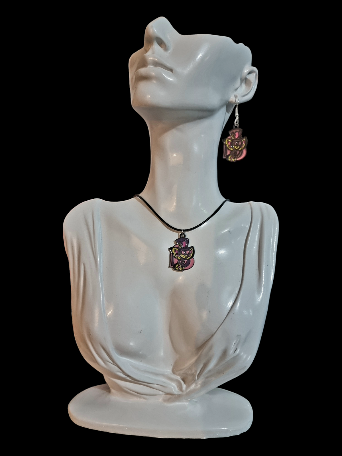 Sir Pentious Necklace
